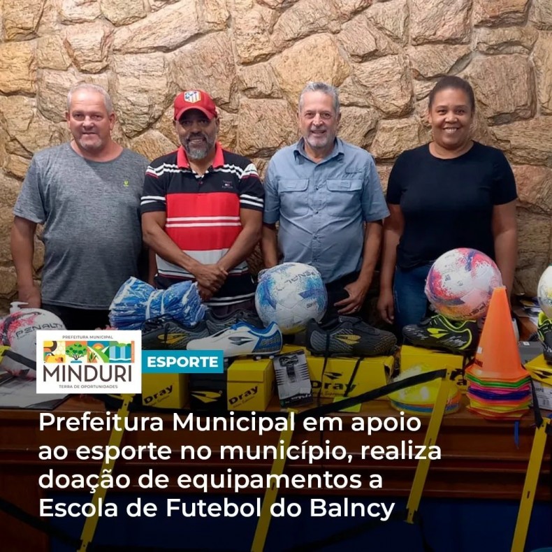 ESPORTE – Prefeitura Municipal em apoio ao esporte no município, realiza doação de equipamentos a Escola de Futebol do Balncy.